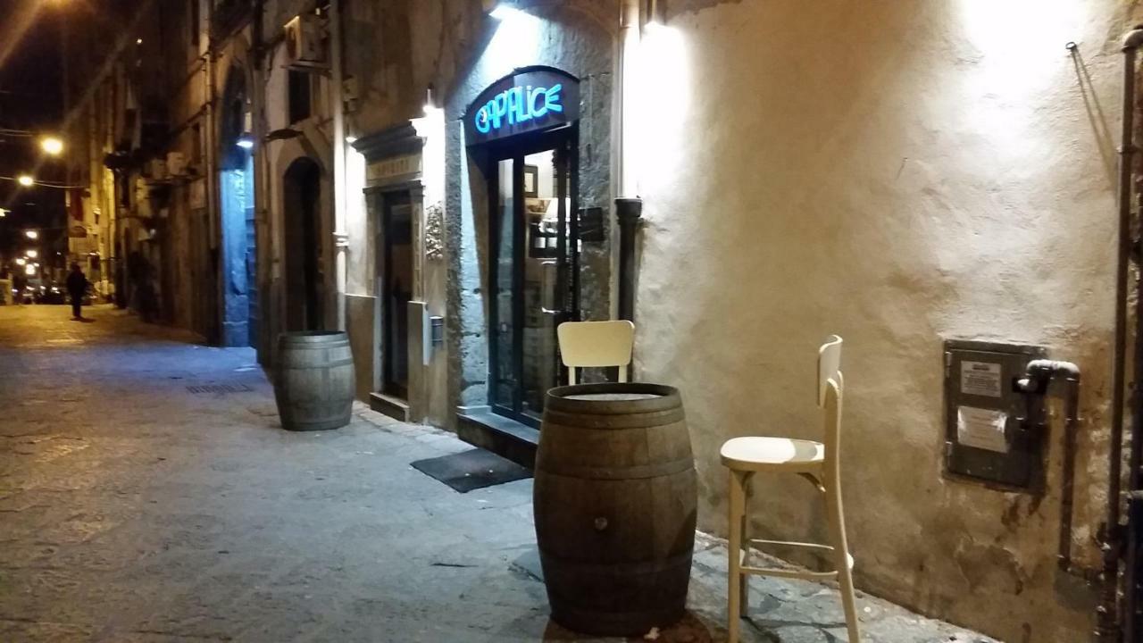Ai Baretti B&B Napoli Bagian luar foto